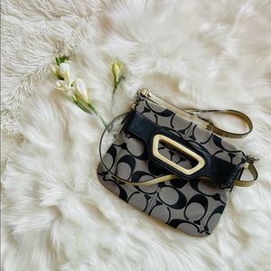 Coach Women’s Crossbody. Folded Top. Great style. Good condition.